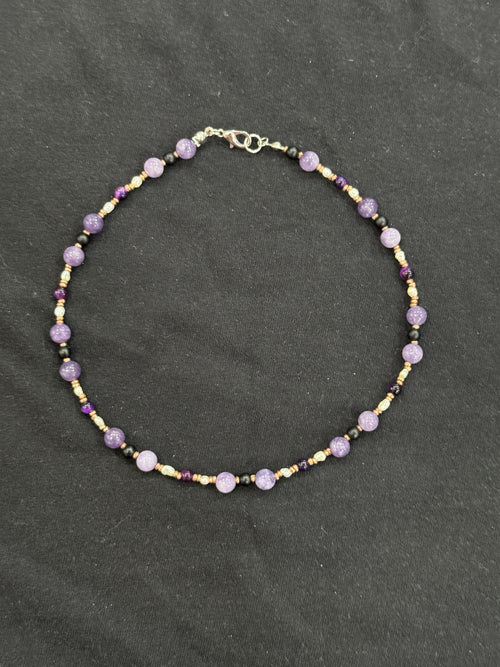 Full view of lavender chalcedony and onyx choker with white pearls and copper accents